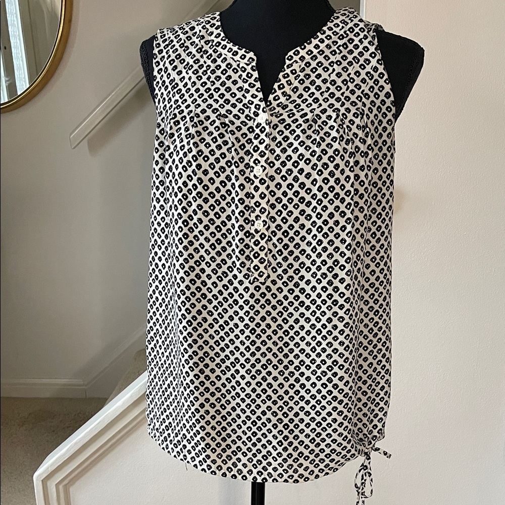 LOFT Black and Light Tan Geometric Print Sleeveless Blouse with Chest Pleats XS